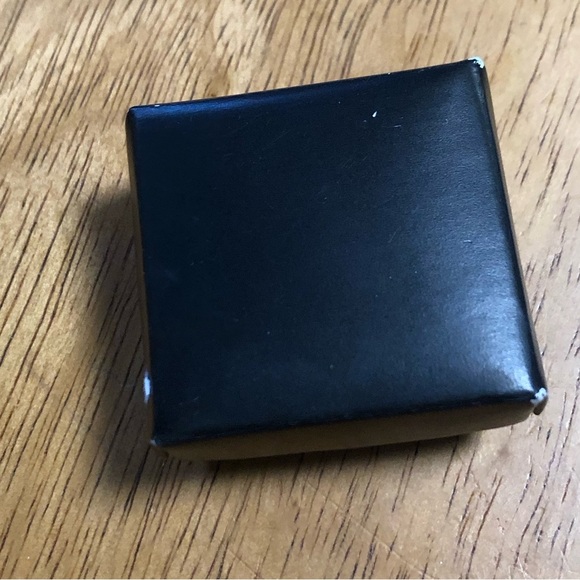 Color brights button earrings by Avon. Green - Picture 3 of 3